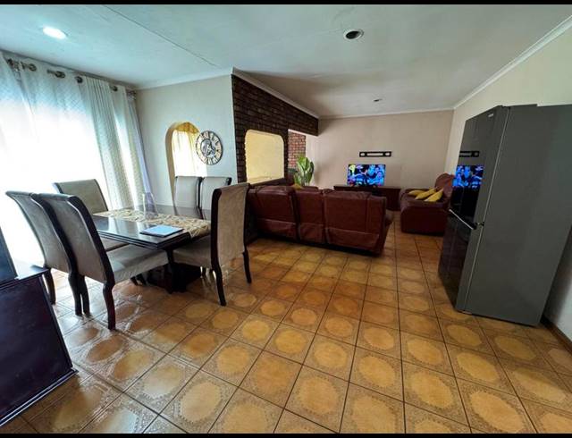 3 BEDROOM SIMPLEX FOR SALE IN BIRCHLEIGH